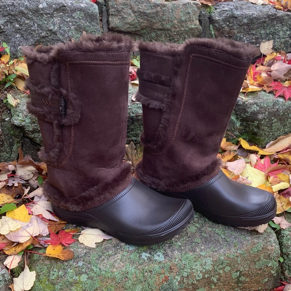 Earth “Astrid” women’s chocolate microfiber vegan boots-size 9